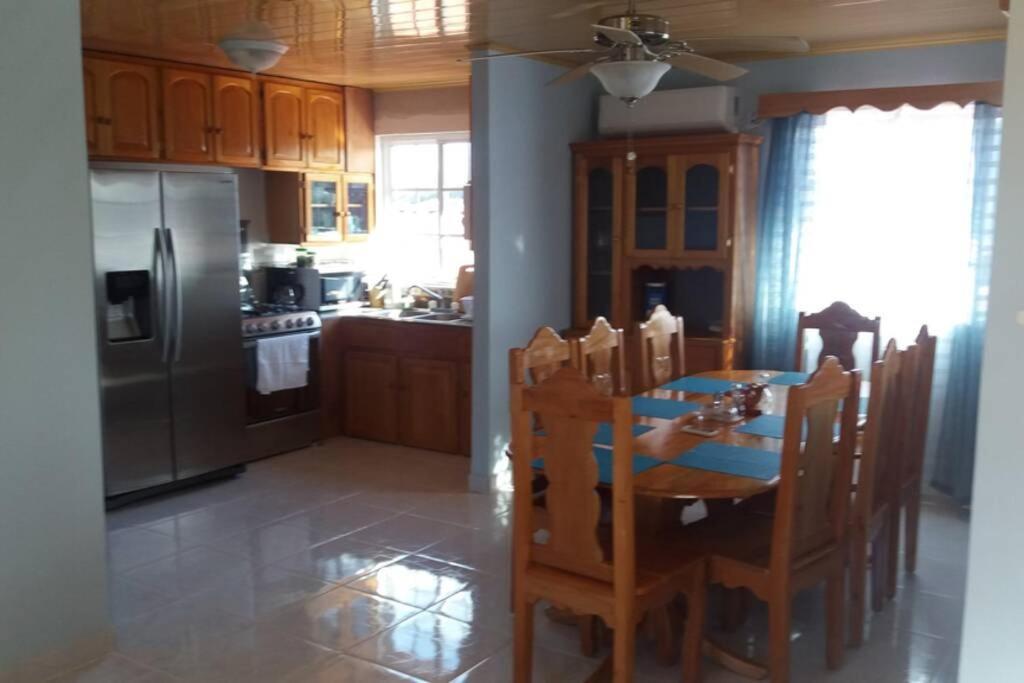 Urania House Villa Bocas del Toro Exteriör bild