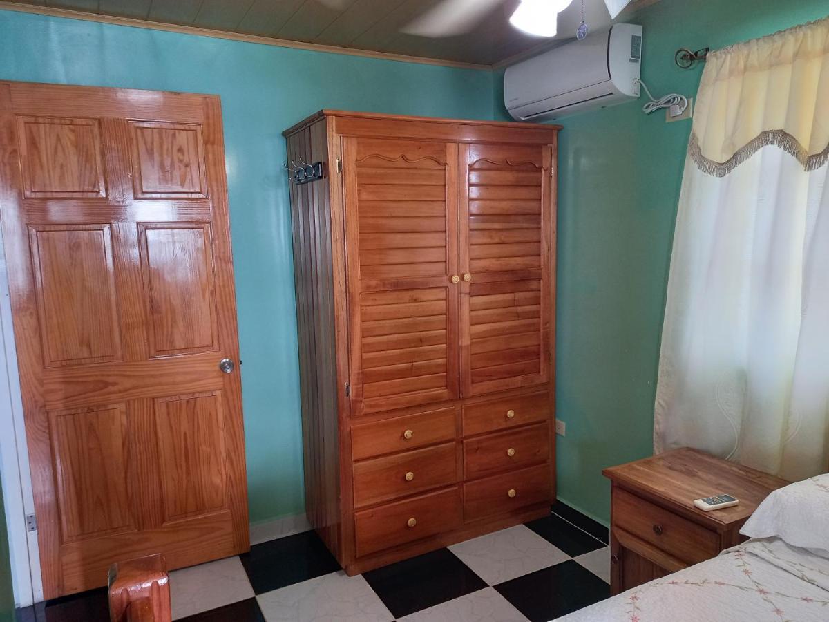 Urania House Villa Bocas del Toro Exteriör bild