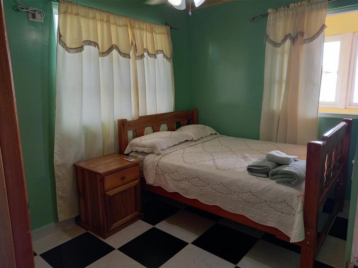 Urania House Villa Bocas del Toro Exteriör bild